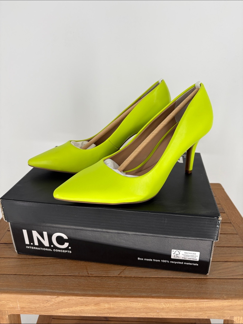 New women’s INC International Concepts Neon Yellow Pointed size 6.5 M - Picture 4 of 6
